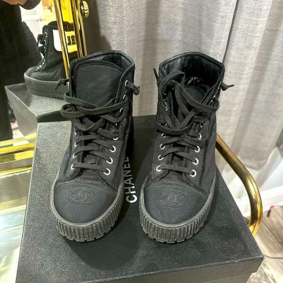 CHANEL Lace Ups - Picture 1 of 5